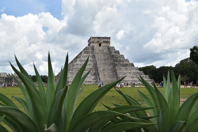 Die Pyramide von Kukulkán in Chichén Itzá