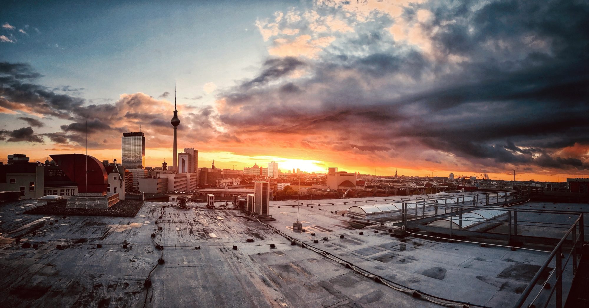 die-besten-rooftop-bars-in-berlin-urlaubspiloten-de