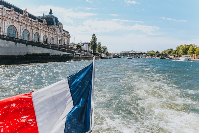 Bootstour entlang der Freiheitsstatue in Paris